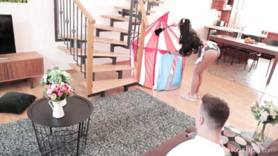 Yeni Patronu Hizmetçisini Sikiyor