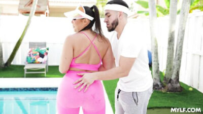 Yoga ve Pilatesle Zayıflamayan Kadın Sikilerek Zayıflamaya Çalışıyor