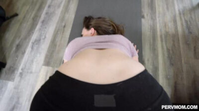 Yaramaz Adam Şehvetli Üvey Annesini Gözetliyor